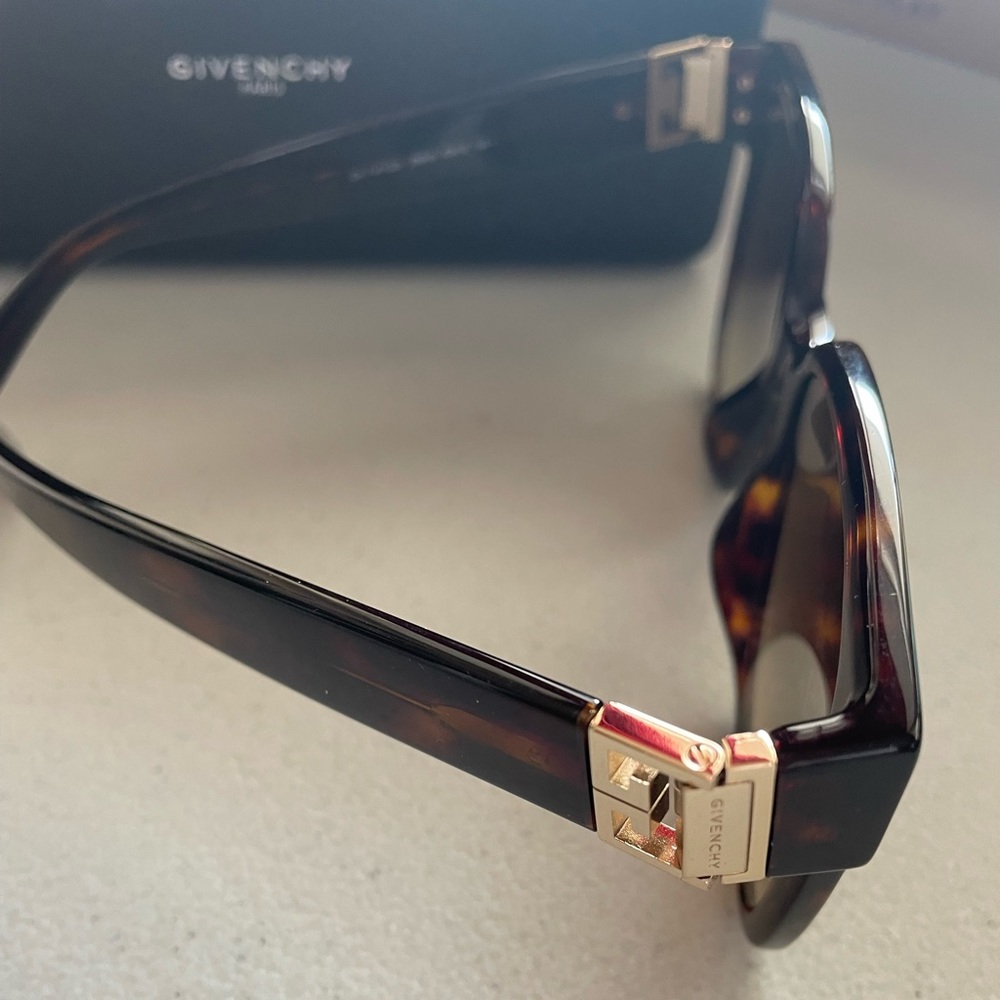 Givenchy 53 mm sunglasses in Tortoiseshell